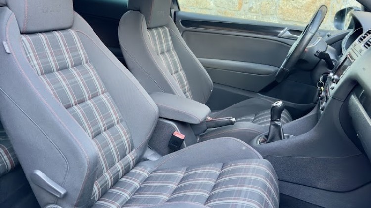 Volkswagen Golf VI GTI 2.OTSI 211CV