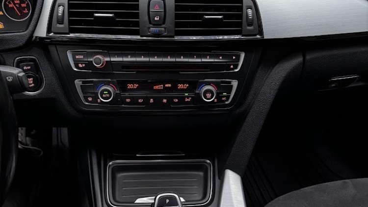 BMW S&eacute;rie 3 - 325 d Pack M Performance (PARTICULAR)