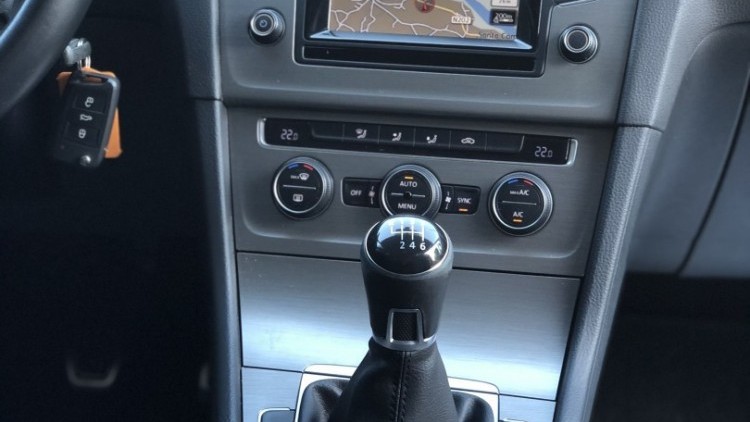 Volkswagen Golf VII Highline 1.6 TDi 110cv RESERVADO