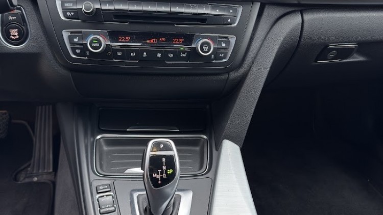 BMW S&eacute;rie 3 - 320 d Touring Modern