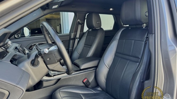 Land Rover Range Rover P300e R-Dynamic SE