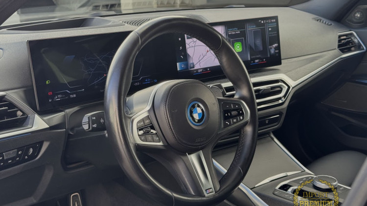 BMW S&eacute;rie 3 - 330 e Touring PACK M
