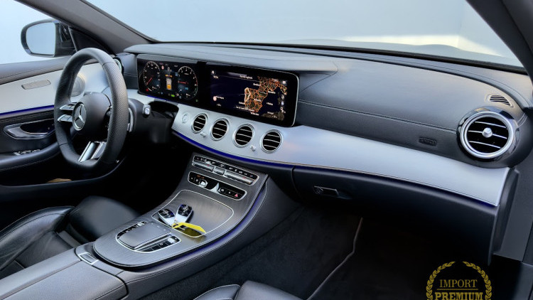 Mercedes-Benz Classe E 300 de AMG / PACK NIGHT