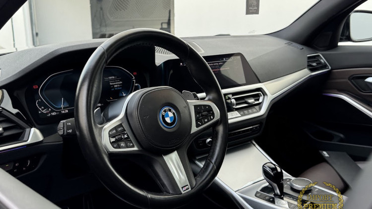 BMW S&eacute;rie 3 - 320 e Touring Pack M Full Extras