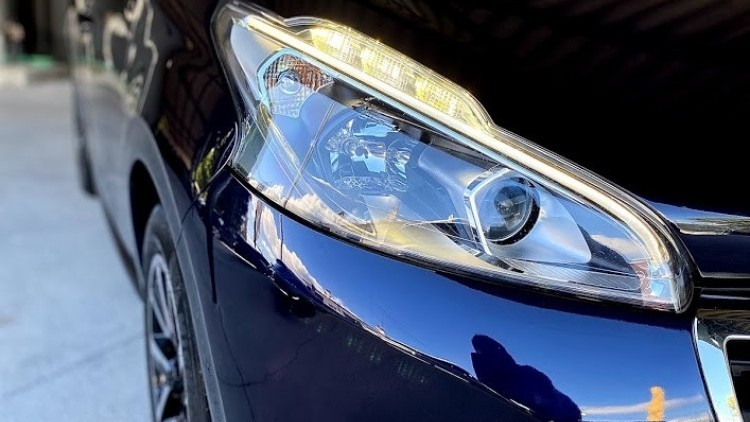 Peugeot 208 1.6 HDi 100cv