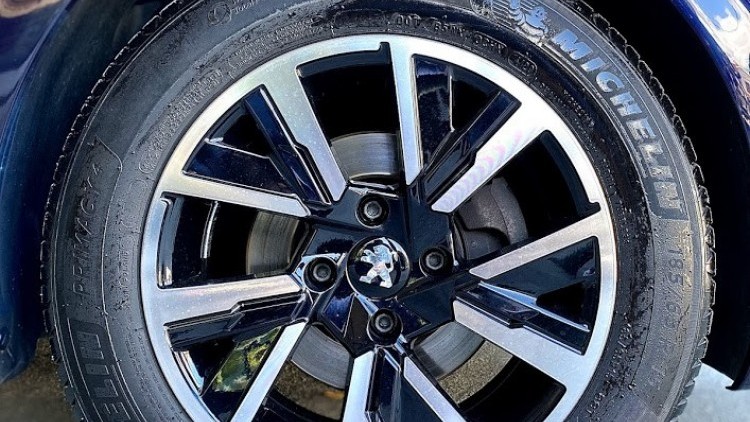 Peugeot 208 1.6 HDi 100cv